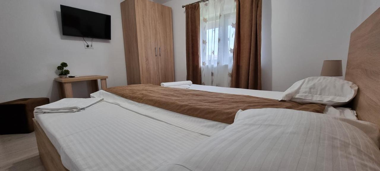 Cusali Pensiune Topolovatu Mare Buitenkant foto