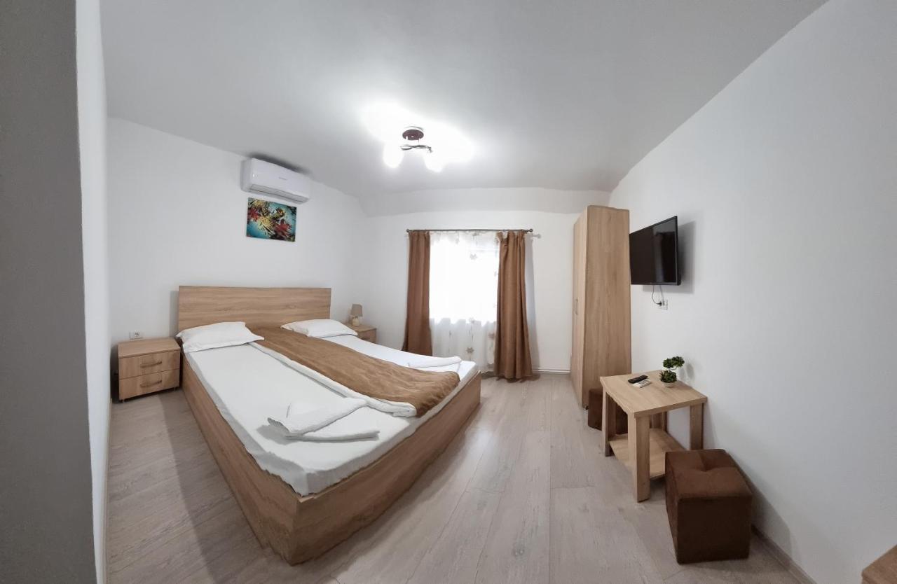 Cusali Pensiune Topolovatu Mare Buitenkant foto